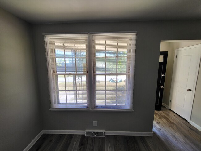 Building Photo - 4028 Plantation Dr