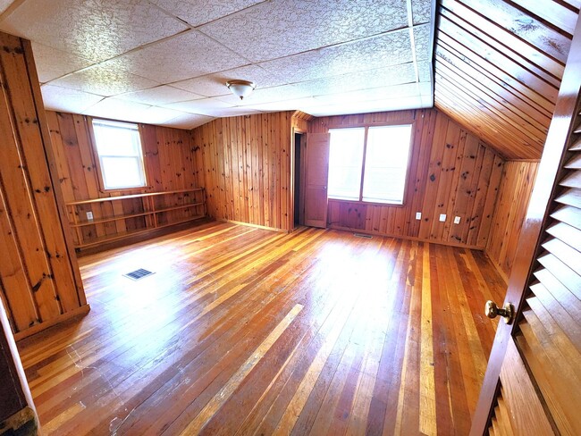 Building Photo - 4 Bedroom Cape Cod with Large Partially Fenced Yard