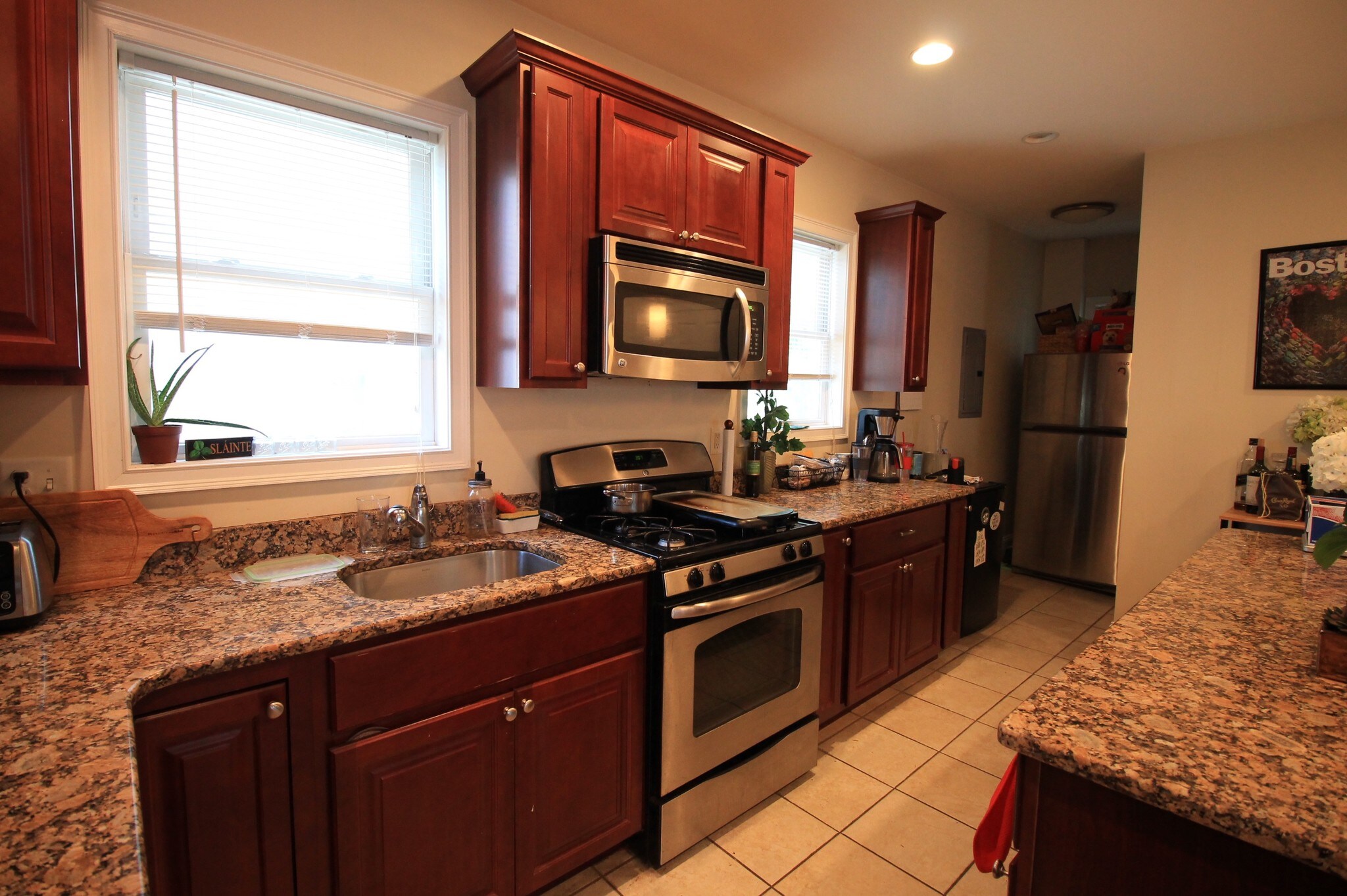 Building Photo - 205 Parsons St