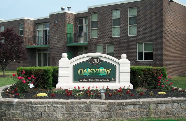 Primary Photo - Oakview Apartments