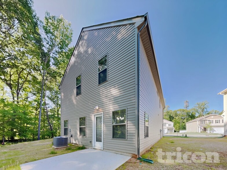 Building Photo - 229 Spring Knoll Dr