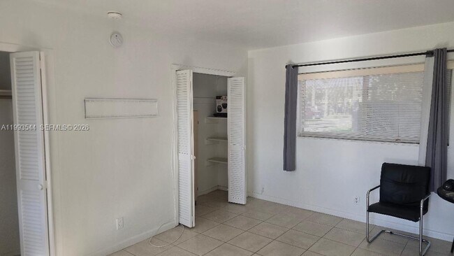 Building Photo - 1544 Arthur St