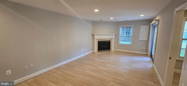 Building Photo - 47565 Royal Burnham Terrace