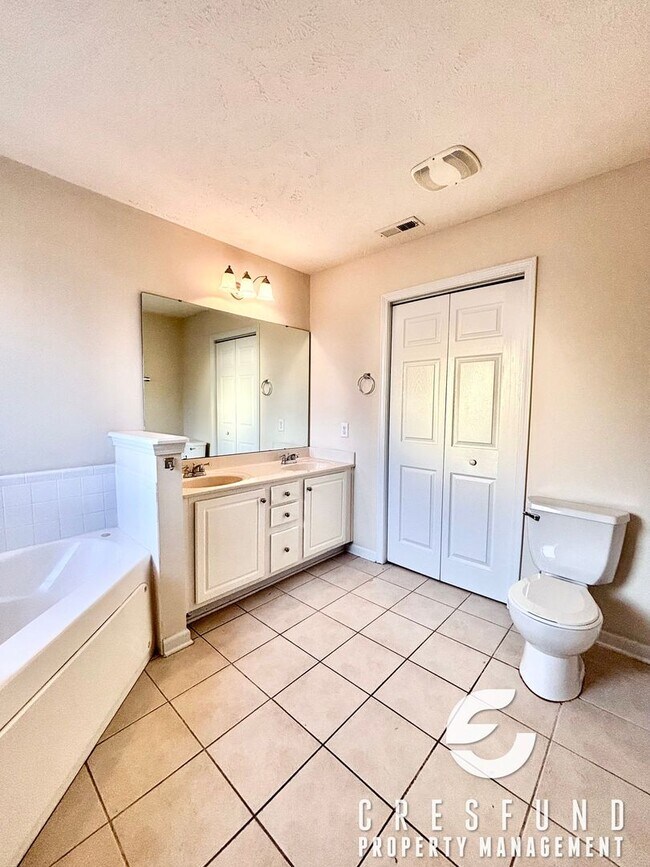 Building Photo - 2 Bed, 2 Bath - BRAND NEW CARPET!!! READY FOR MOVE IN TODAY!