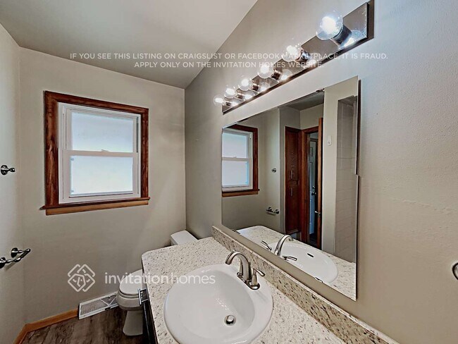 Building Photo - 3015 Dakota Ave S