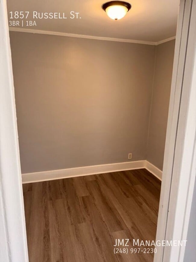 Building Photo - 1857 Russell Ave