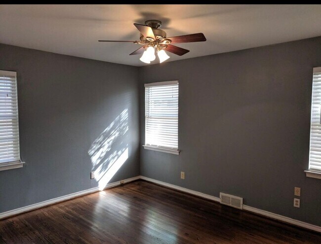 Building Photo - Charming and well-maintained home in the highly desirable Lakewood area of Dallas!