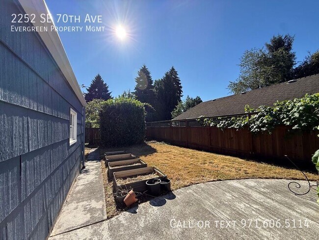 Building Photo - 2252 SE 70th Ave
