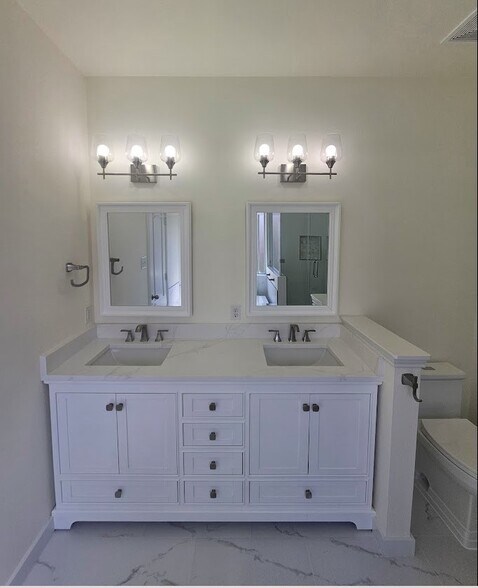 Building Photo - 10421 Trevino Ln