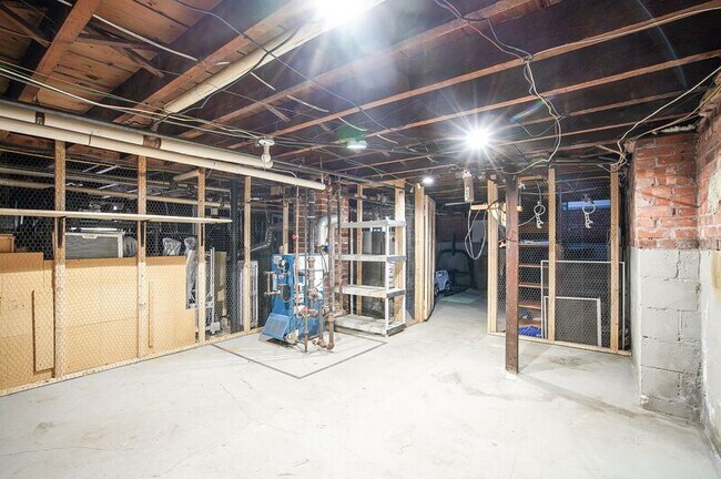 Building Photo - 109 Carver St