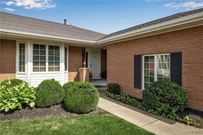 Building Photo - 6 St Charles Ct