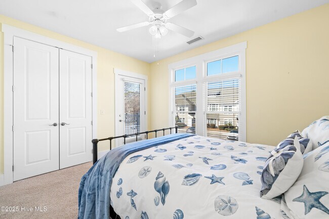 Building Photo - 2537 St James Dr SE