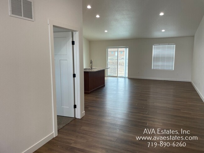 Building Photo - 970 S Coral Pl