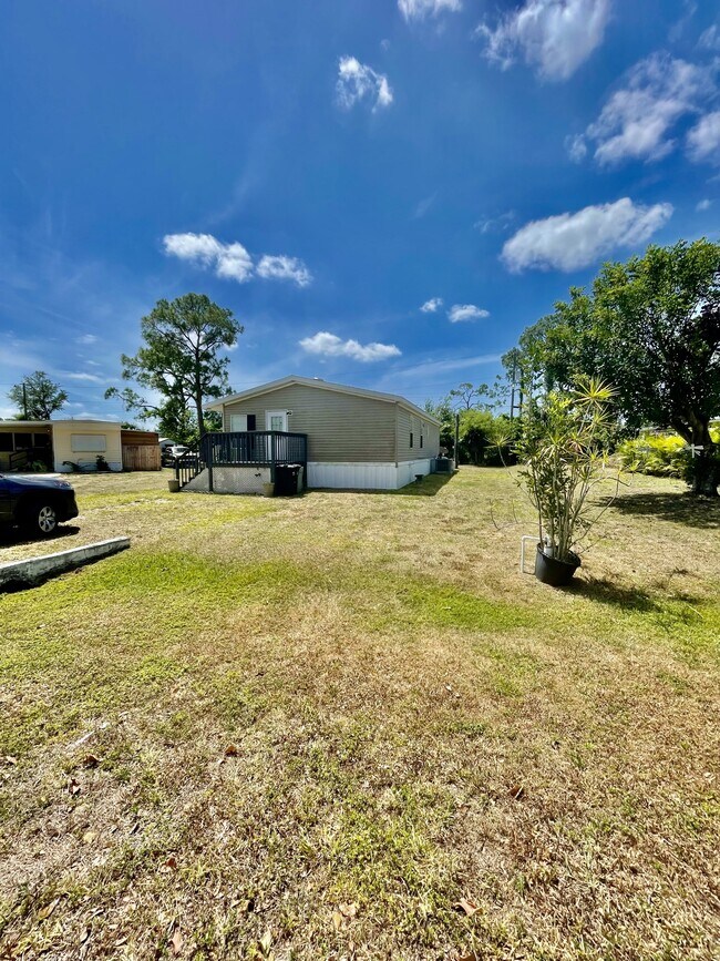 Building Photo - 19621 N Tamiami Trl
