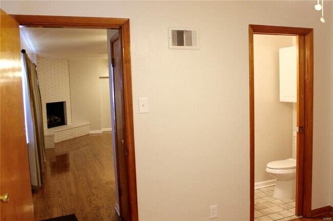 Building Photo - Move in Ready!!