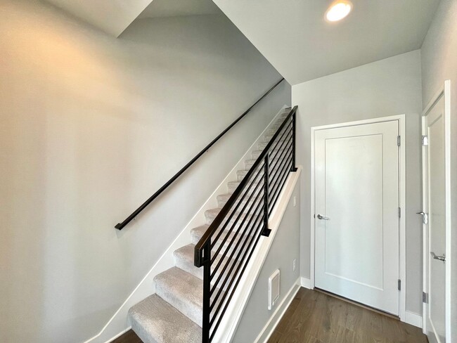 Building Photo - Great Townhome for rent