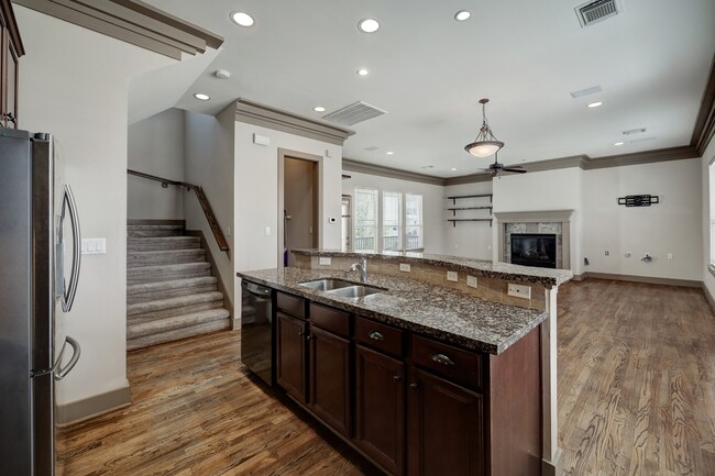 Building Photo - 953 Patterson St