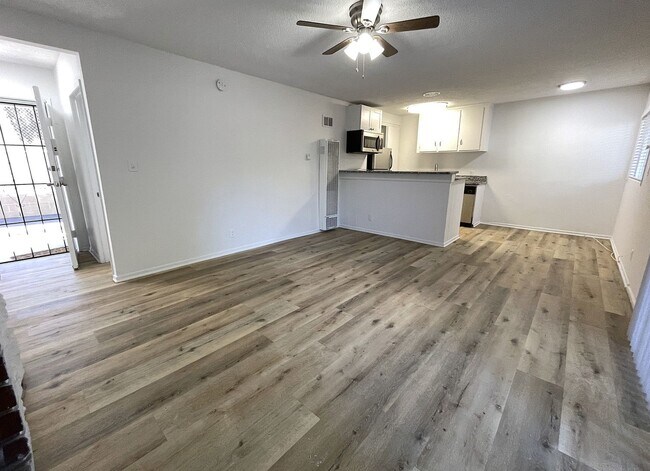 Interior Photo - 15758 Sherman Way