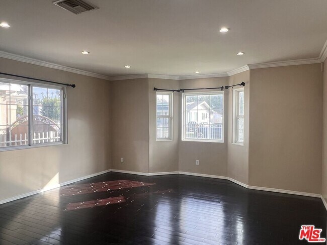 Building Photo - 2317 S Harcourt Ave