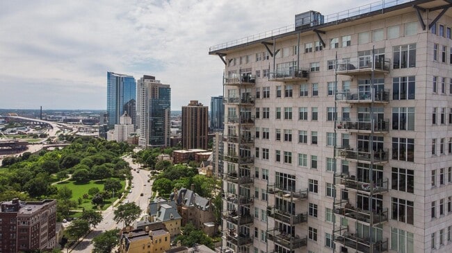 Building Photo - 1313 N Franklin Pl