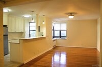 Building Photo - 2 Greenridge Ave