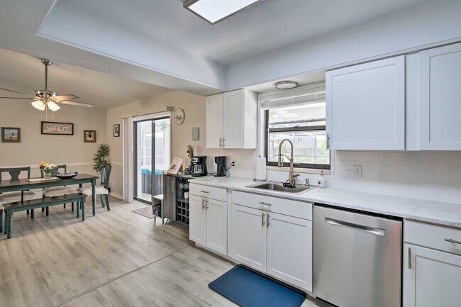 Building Photo - 1526 Quiescent Ln