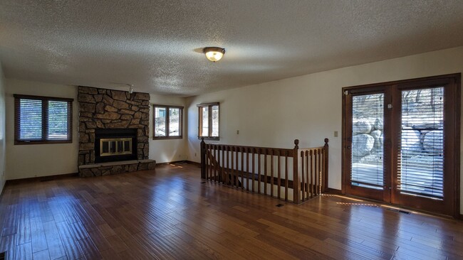 Building Photo - Beautiful 5 Bed, 3.25 Bath Broadmoor Home!