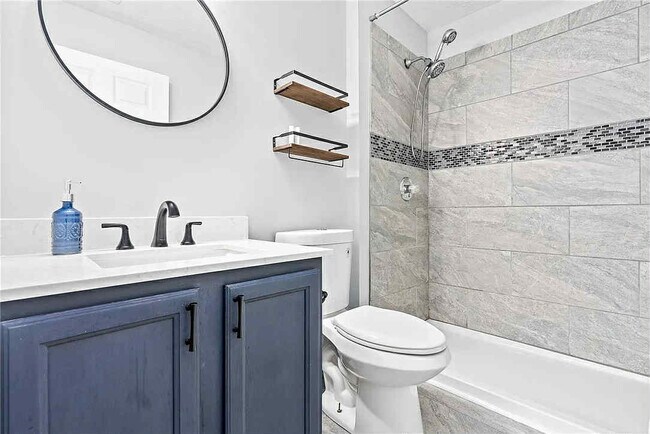 Building Photo - 1385 S Donahue Dr