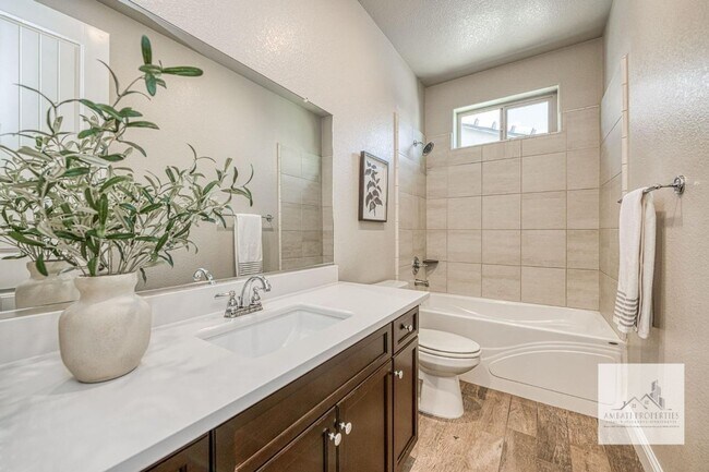 Building Photo - Stunning Granville Home in Copper River Canvas Gated Community!