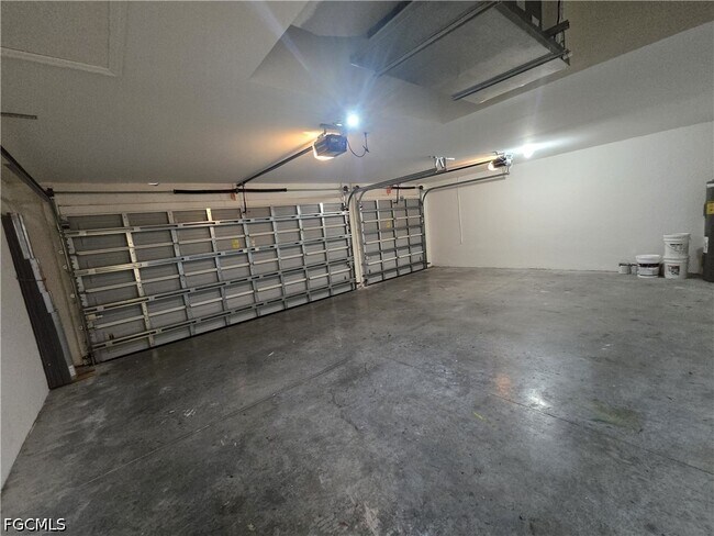 Building Photo - 329 SW 21st Ln