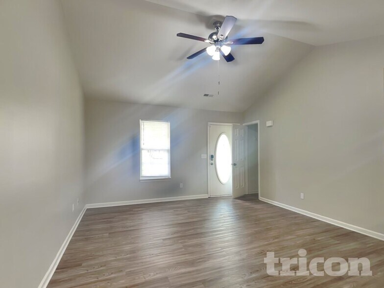 Building Photo - 705 Continental Dr