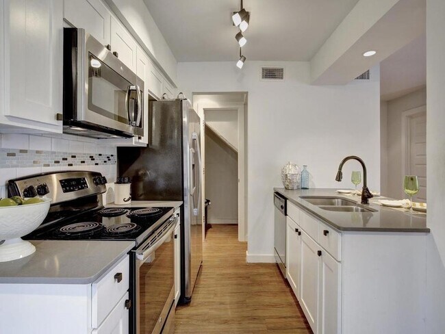 Building Photo - 3500 Alpine Cir