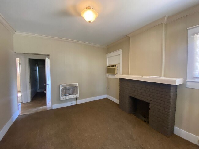 Building Photo - 105 W Cherry Ave