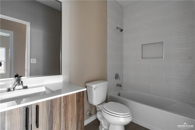 Building Photo - 10 W Kenwood St