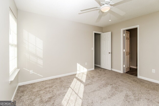 Building Photo - 60 Meadowridge Dr