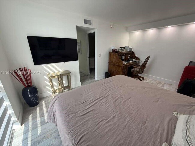 Building Photo - 13499 Biscayne Blvd