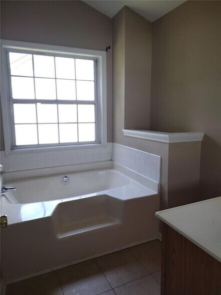 Building Photo - 2588 Rainmaker Dr