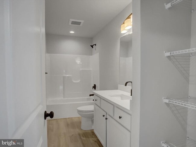 Building Photo - 828 Shadyside Dr