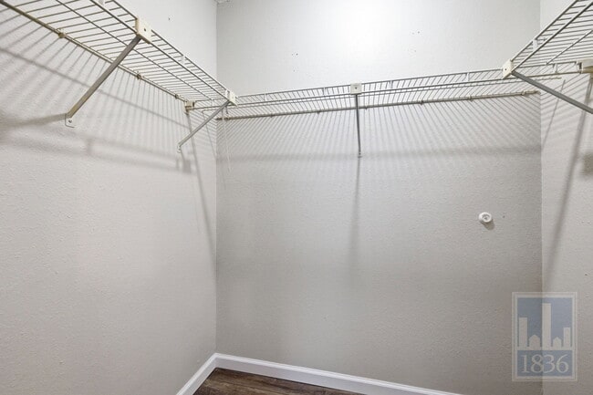 Building Photo - 13305 Waverly Ct