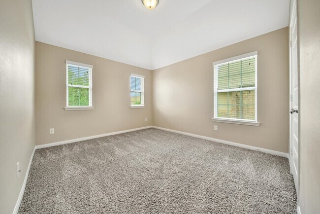 Building Photo - 3007 Rocky Point Dr