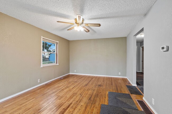 Building Photo - Adorable Rancher in Northeast Spokane