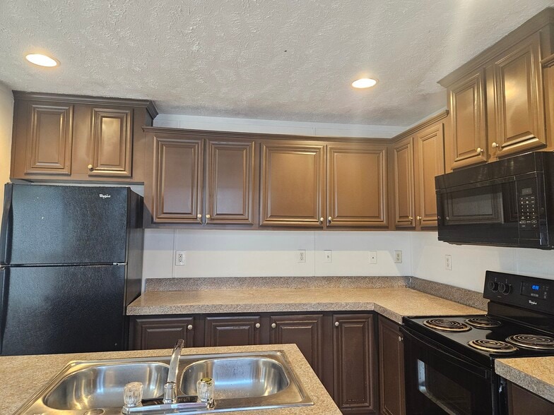 Building Photo - 240 Camden Crossing