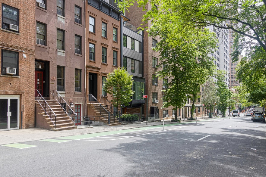 Building Photo - 138 E 38th St