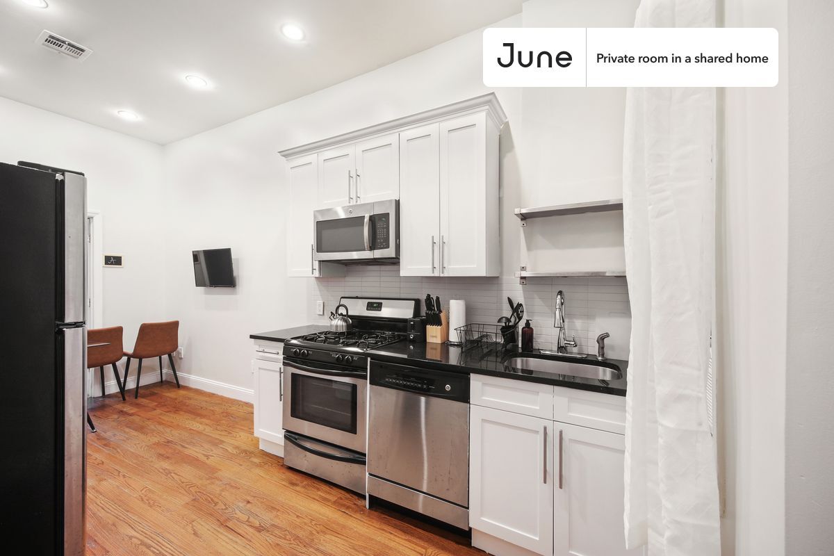 Building Photo - Room in Shared 4 bed/1 bath home