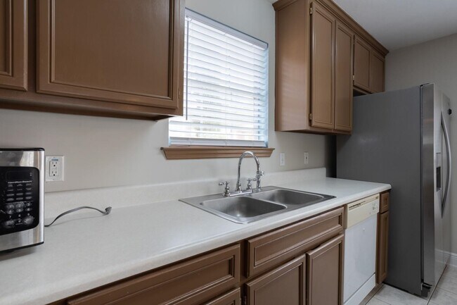 Building Photo - 3569 Chatelaine Dr
