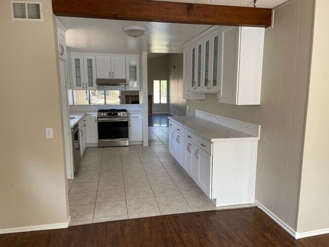 Building Photo - One story home in Mission Oaks near Las Colinas