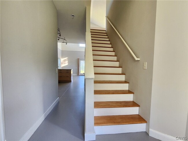 Building Photo - 15 Etna Rd