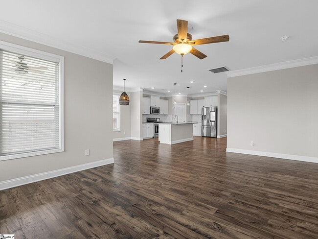 Building Photo - 211 Pollyanna Dr