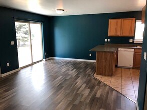 Building Photo - Spacious 3-Bedroom Condo in Belgrade – Gre...