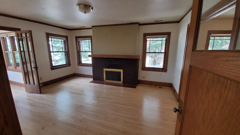 Building Photo - 1901 University Ave